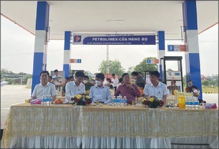 Đại biểu dự lễ khai trương Petrolimex-Cửa hàng 80
