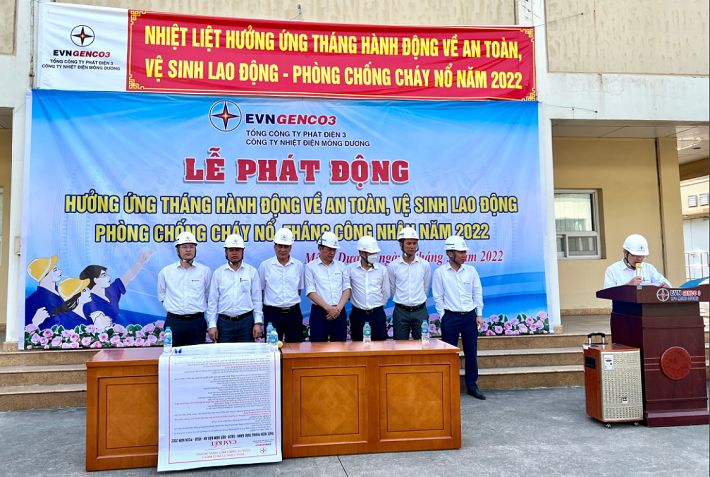 Các đơn vị ký cam kết trong buổi lễ phát động