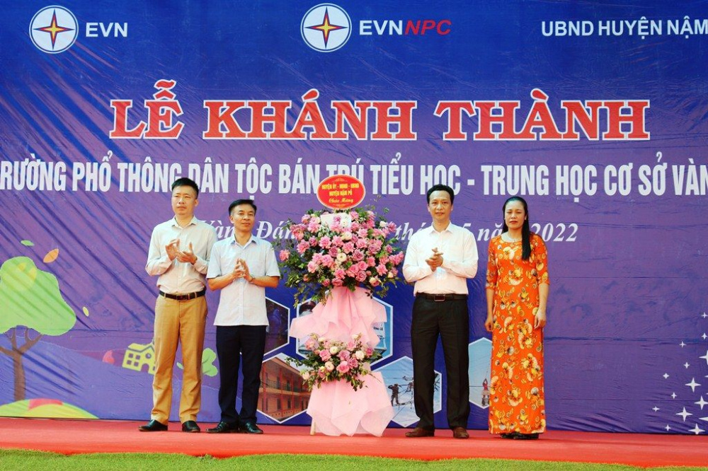 Mang con chữ về Vàng Đán