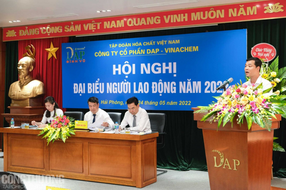 Đại diện các đơn vị trình bày tham luận tại Hội nghị