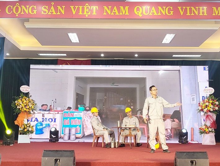 Phần thi Chào hỏi của Công ty nhiệt điện Uông Bí 