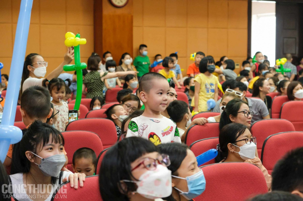 Tiết mục lắc vòng ấn tượng