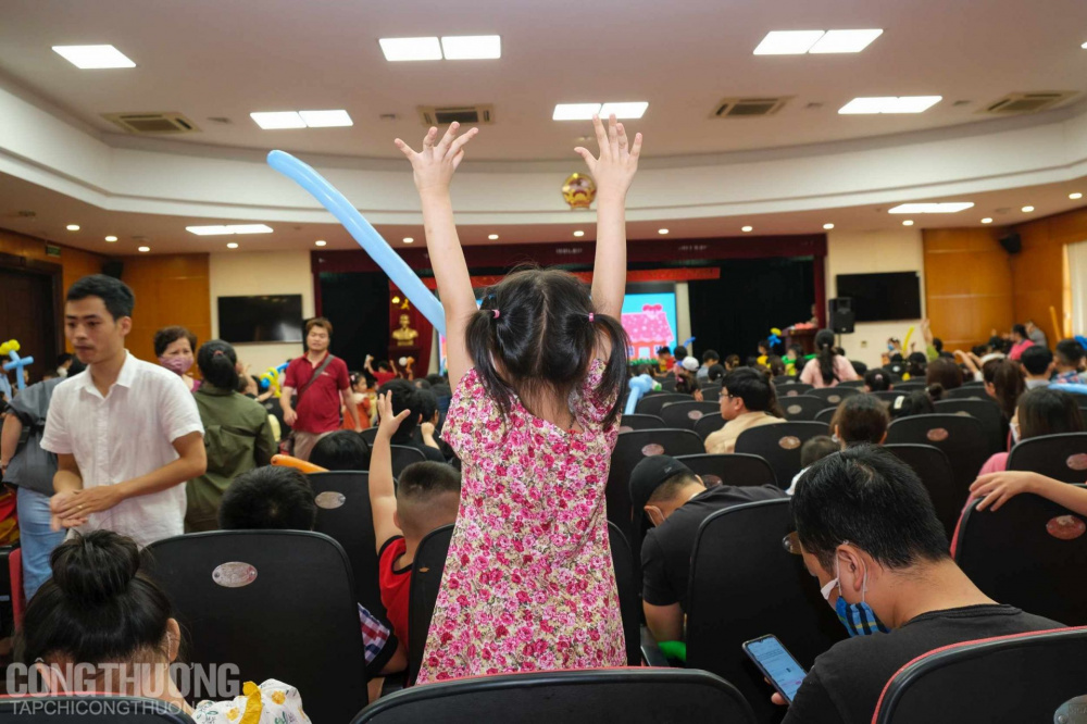 Xung phong lên sân khấu rất nhiệt tình...