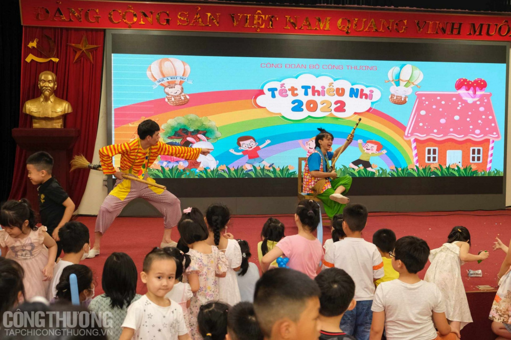 Tiết mục nào cũng khiến các bạn nhỏ thích thú dõi theo