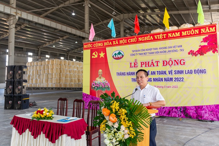 Ông Tường Thế Hà - Phó Giám đốc Công ty triển khai các nội dung hưởng ứng trong tháng hành động
