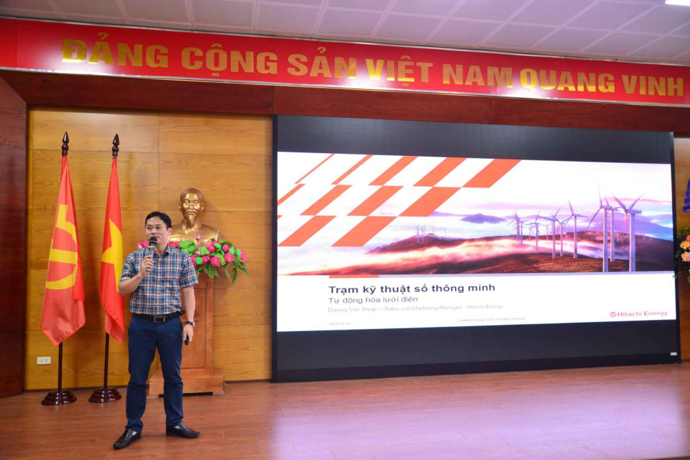 TS. Đặng Thanh Tùng - Ban Chiến lược, Tập đoàn Dầu khí Việt Nam trình bày tham luận “Định hướng phát triển đổi mởi sáng tạo của PVN trong xu hướng chuyển dịch năng lượng”