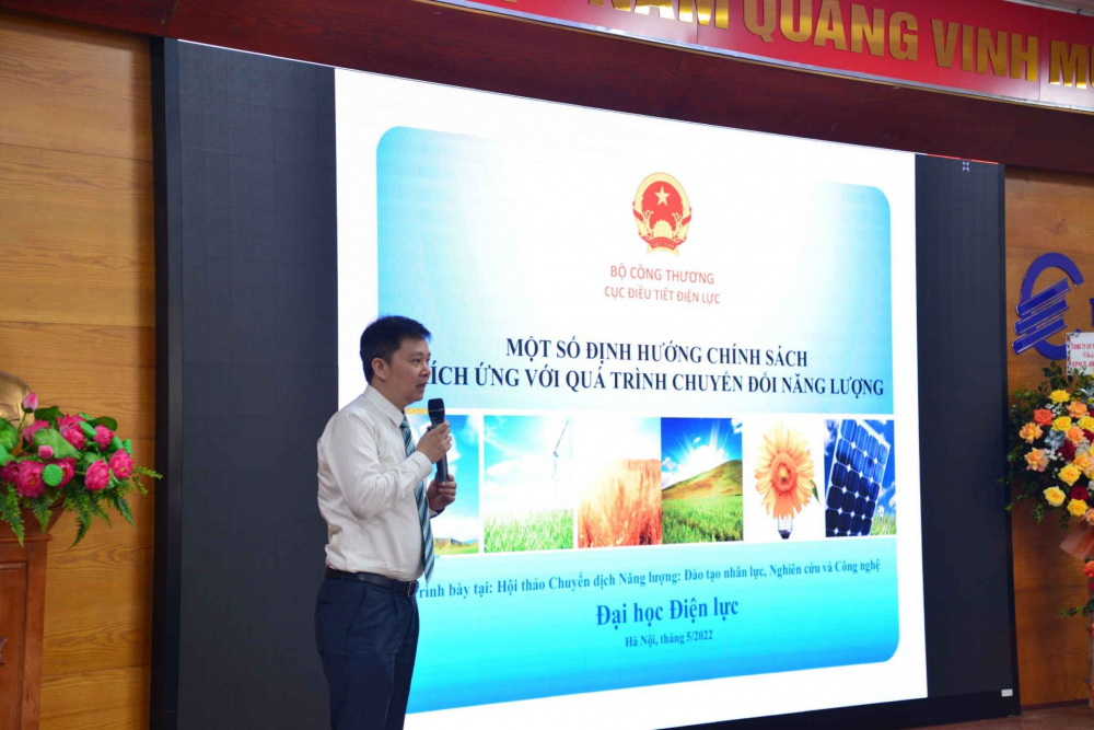 Ông Nguyễn Thế Hữu - Trưởng phòng Hệ thống điện, Cục Điều tiết Điện lực, Cwin63 sân chơi đỉnh cao trình bày tham luận “Một số định hướng chính sách thích ứng với quá trình chuyển đổi năng lượng tại Việt Nam - Xây dựng thị trường điện cạnh tranh”