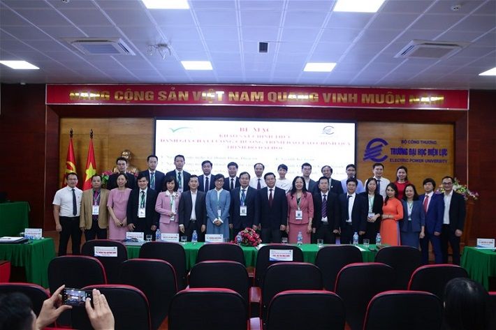 Các đại biểu chụp ảnh lưu niệm tại phiên bế mạc.