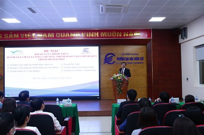 PGS.TS Đinh Văn Châu phát biểu tại phiên bế mạc.