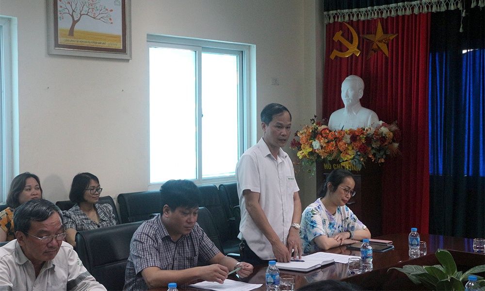 Ông Nguyễn Gia Thế - Phó Tổng Giám đốc Công ty TNHH MTV Đạm Ninh Bình báo cáo tình hình chạy máy và sử dụng công nghệ