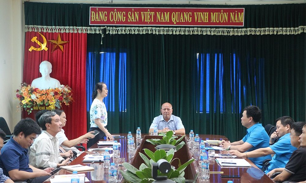 Bà Bùi Thị Thanh Giang - Thành viên HĐTV Công ty TNHH MTV Đạm Ninh Bình tiếp thu ý kiến chỉ đạo và hứa sẽ cùng CBCNV Công ty hoàn thành kế hoạch SXKD đã đề ra