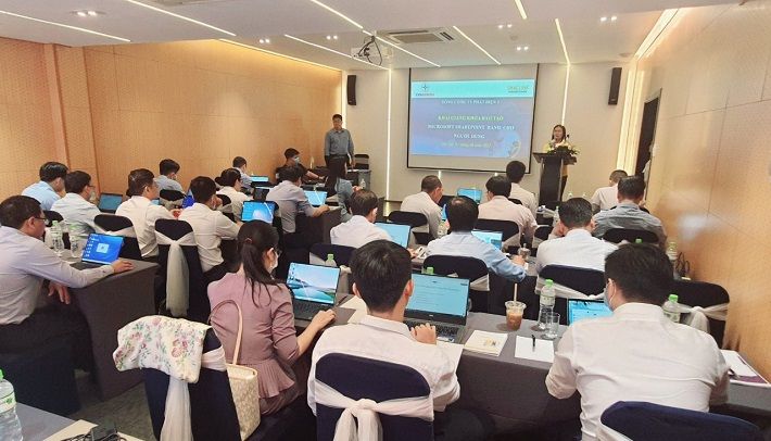 Đại diện EVNGENCO3, SmacLink, Giảng viên và các học viên tại lễ khai giảng khóa học