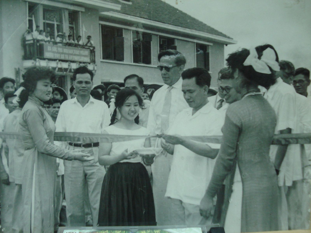 Cắt băng