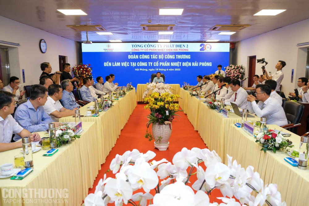 Bộ trưởng Nguyễn Hồng Diên kiểm tra tình hình cung ứng điện tại Công ty cổ phần Nhiệt điện Hải Phòng