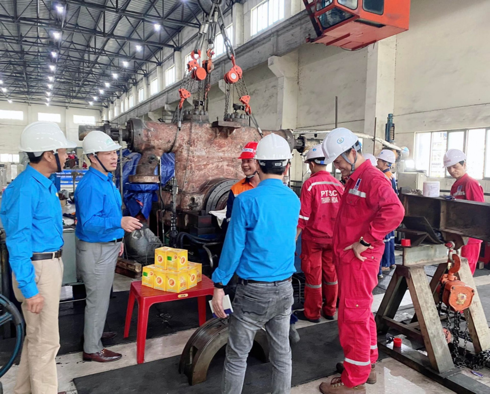 Công đoàn Tải về ứng dụng CWIN05 ngay hôm nay Hóa chất Việt Nam tới thăm, động viên và tặng quà công nhân Nền tảng hàng đầu cung cấp Cwin com Đạm Ninh Bình