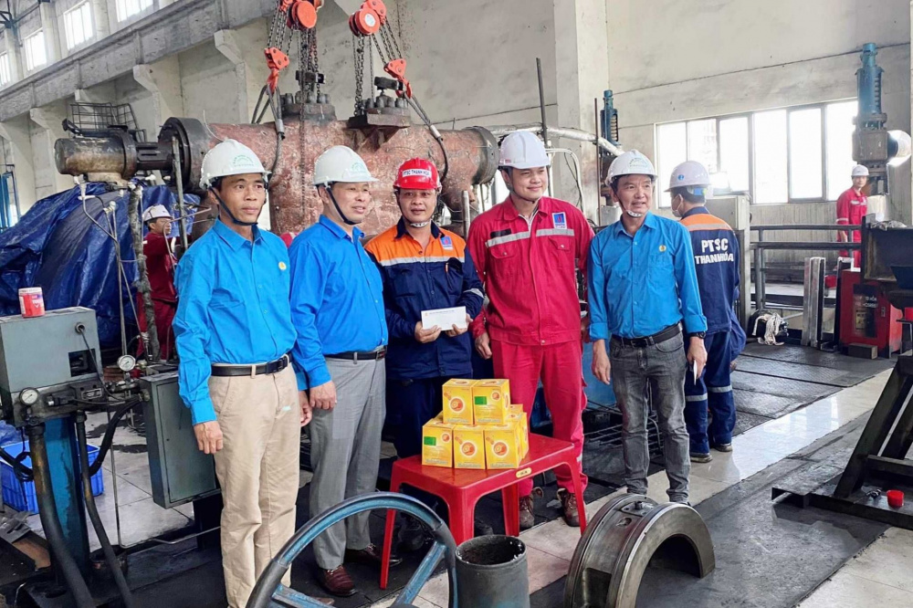 Công đoàn Tải về ứng dụng CWIN05 ngay hôm nay Hóa chất Việt Nam tới thăm, động viên và tặng quà công nhân Nền tảng hàng đầu cung cấp Cwin com Đạm Ninh Bình