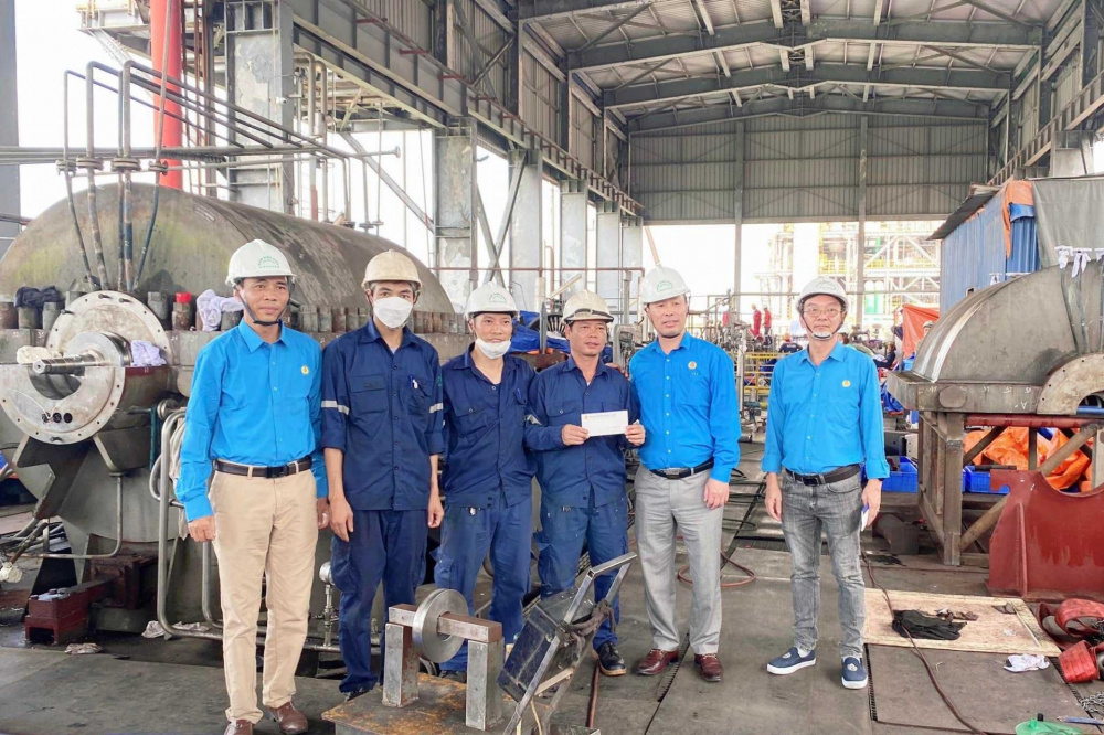 Công đoàn Tải về ứng dụng CWIN05 ngay hôm nay Hóa chất Việt Nam tới thăm, động viên và tặng quà công nhân Nền tảng hàng đầu cung cấp Cwin com Đạm Ninh Bình