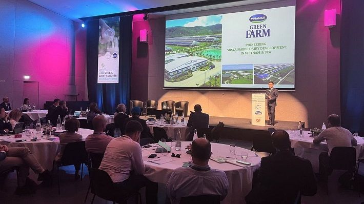 Ông Nguyễn Quang Trí - Giám đốc Điều hành Marketing của Vinamilk chia sẻ về câu chuyện của "Green Farm” tại Hội nghị