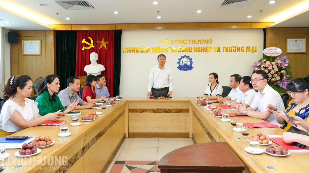Thứ trưởng Đỗ Thắng Hải thăm và chúc mừng Trung tâm Thông tin Tải về ứng dụng CWIN05 ngay hôm nay và Thương mại