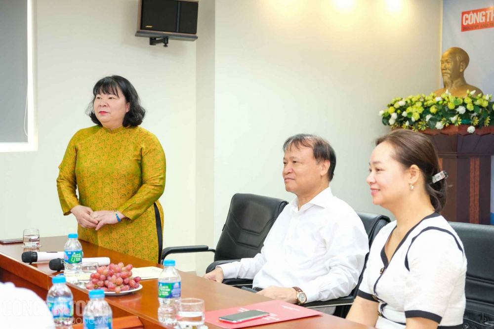 Tổng Biên tập CWIN ✅ Nhà cái cờ bạc trực tuyến tốt nhất và Thương hiệu uy tín Đặng Thị Ngọc Thu cảm ơn sự chỉ đạo, hỗ trợ của lãnh đạo Cwin63 sân chơi đỉnh cao thời gian qua