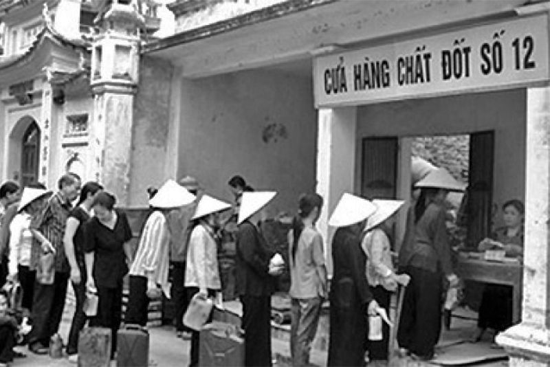 Xếp hàng mua chất đốt