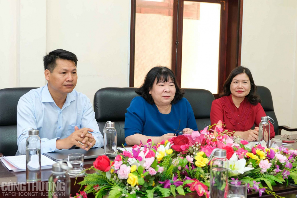 Tổng Biên tập CWIN ✅ Nhà cái cờ bạc trực tuyến tốt nhất và Thương hiệu uy tín Đặng Thị Ngọc Thu