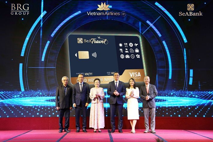 Đại diện Vietnam Airlines, BRG và SeABank tại sự kiện ra mắt thẻ SeATravel