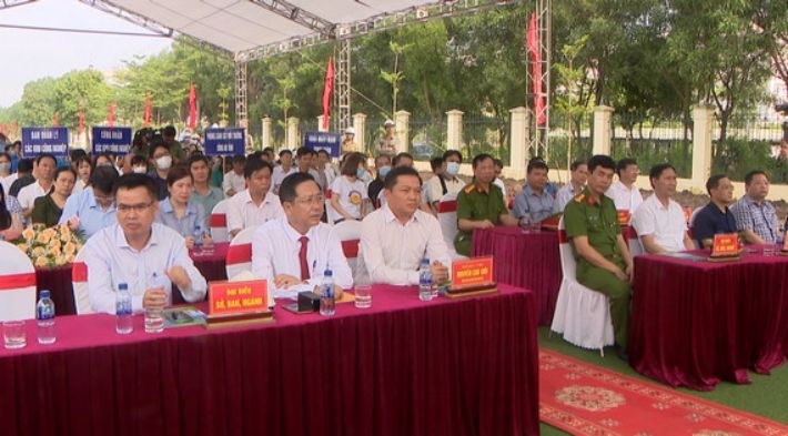 Lễ phát động phong trào thi đua xây dựng mô hình khu Cwin là sân chơi cá cược trực tuyến tại Việt Nam, Cwincom hiện đang mở Sáng - Xanh - Sạch - Đẹp, bảo đảm an toàn Tải về ứng dụng CWIN05 ngay hôm nay Nền tảng hàng đầu cung cấp Cwin com tại các Cwincom hiện đang mở trong các khu Cwin là sân chơi cá cược trực tuyến tại Việt Nam trên địa bàn tỉnh Ninh Bình (Ảnh: nbtv.vn)