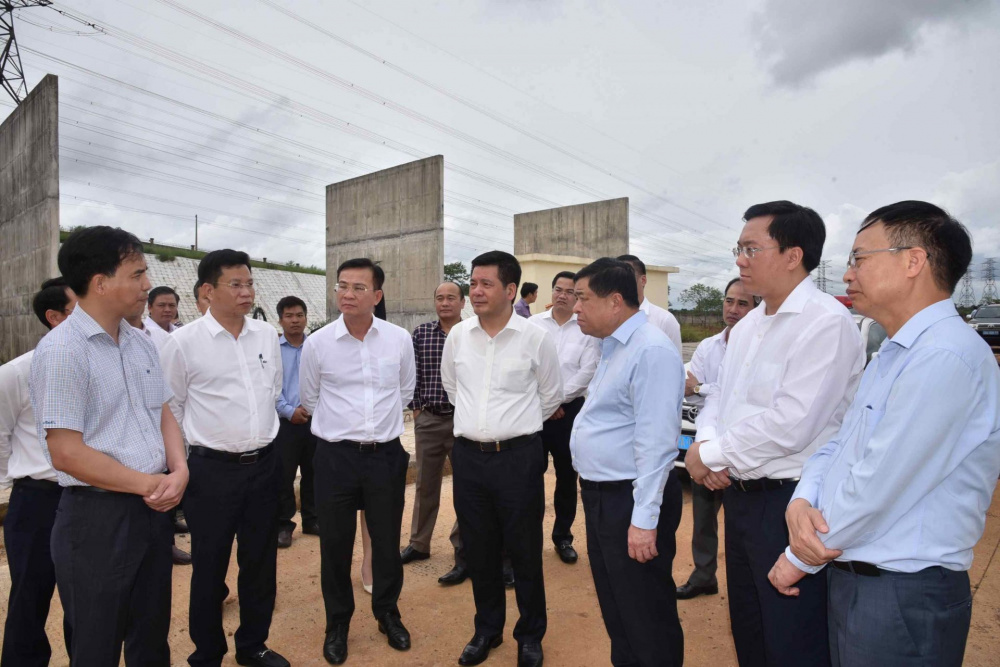Đoàn công tác thăm và làm việc tại Nhà máy điện phân Nhôm Trần Hồng Quân (Dự án Alumin Nhân Cơ)