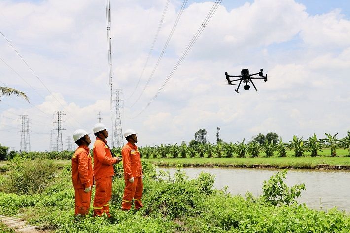 Sử dụng flycam trong quản lý vận hành đường dây