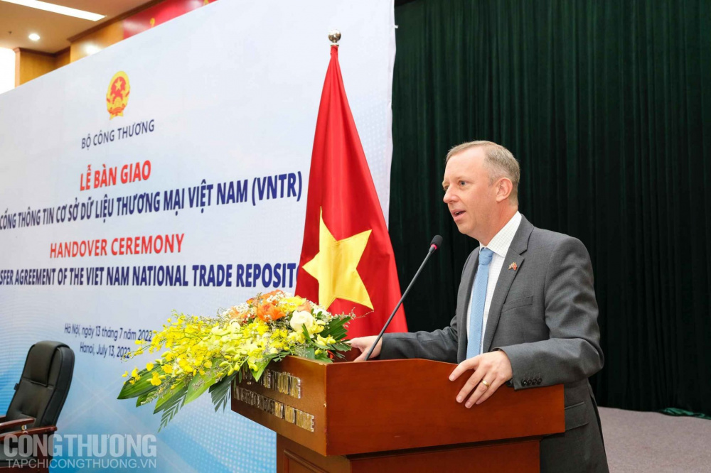 Đại sứ Vương quốc Anh tại Việt Nam Gareth Ward