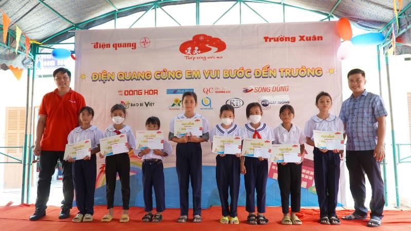 Điện Quang “Thắp sáng ước mơ”