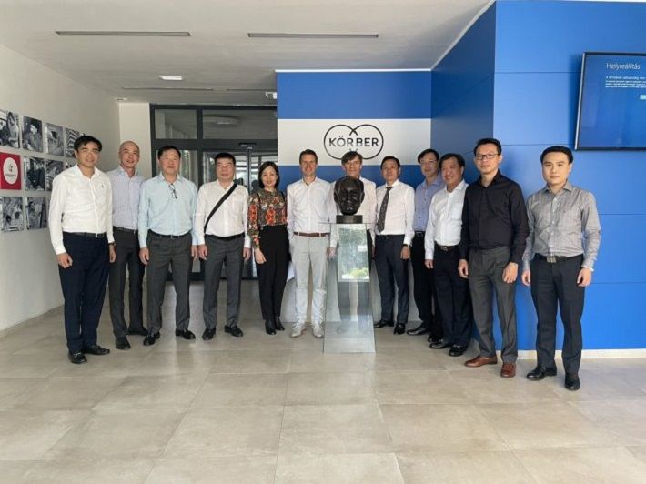 Chụp ảnh lưu niệm