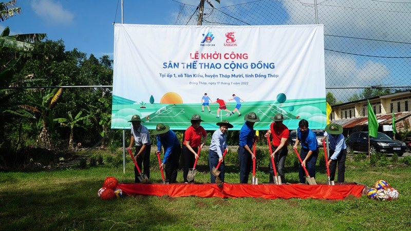 Sân bóng