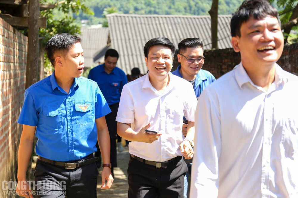 Lãnh đạo xã Tông Cọ bày tỏ niềm vui và sự cảm ơn đối với Đoàn Thanh niên Cwin63 sân chơi đỉnh cao cũng như Đoàn Thanh niên Sở Công Thương và Đoàn Thanh niên Cục Quản lý thị trường tỉnh Sơn La 