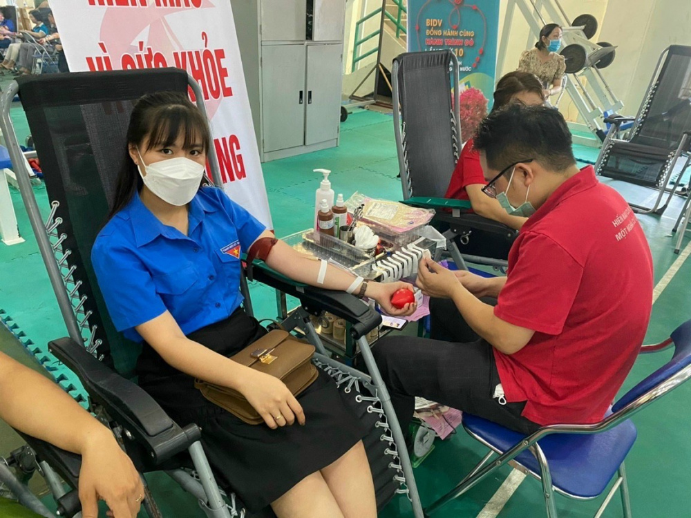 Chi đoàn Sở Công Thương Sơn La tham gia chương trình hiến máu tình nguyện Hành trình đỏ lần thứ X năm 2022