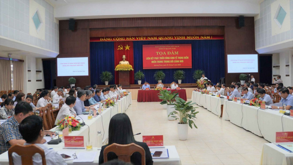 Tọa đàm khoa học "Liên kết phát triển Vùng Cwin.com giải trí hiện đại trọng điểm trong bối cảnh mới"