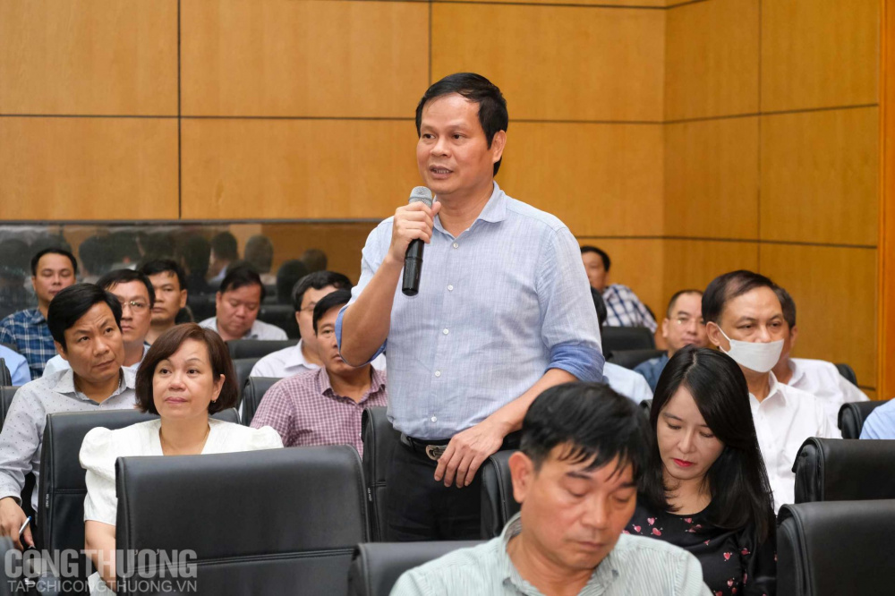 Cục trưởng Cục Điện lực và Năng lượng tái tạo Hoàng Tiến Dũng