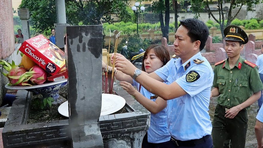 Dâng hương