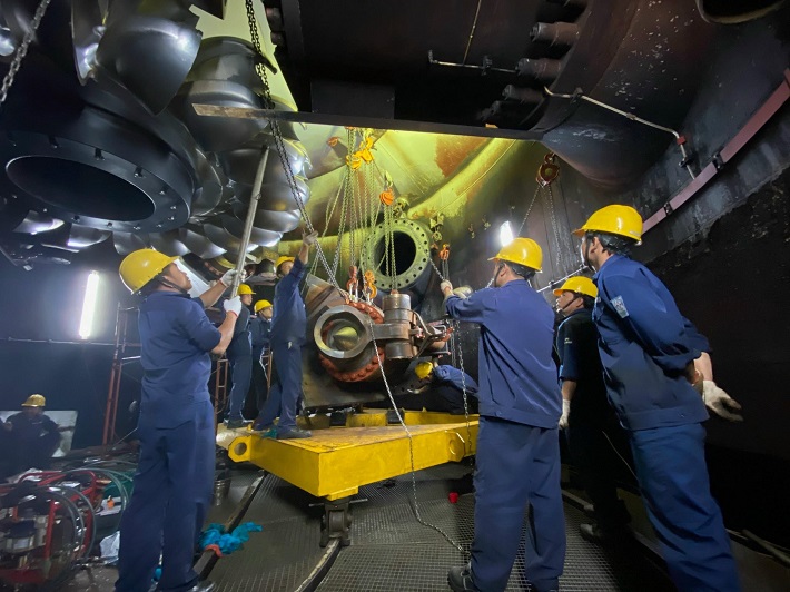 Thay kim phun trong đại tu tổ máy H2 năm 2021