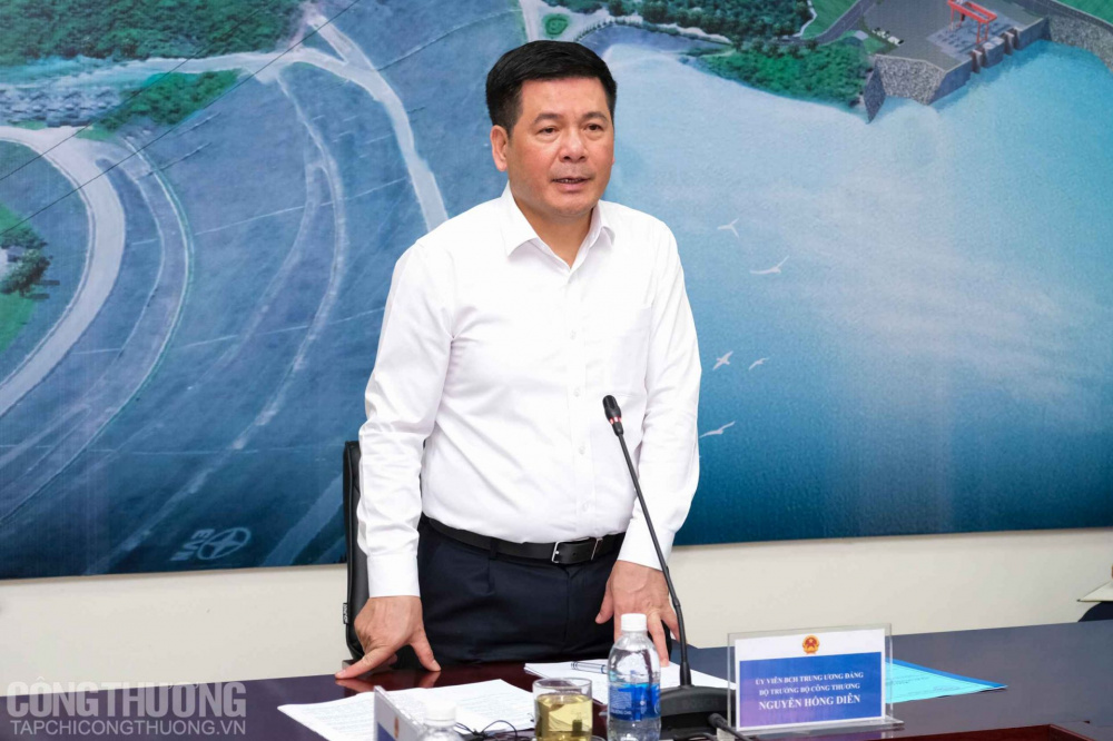 Bộ trưởng Nguyễn Hồng Diên làm việc với đại diện EVN, Ban quản lý dự án và các chuyên gia