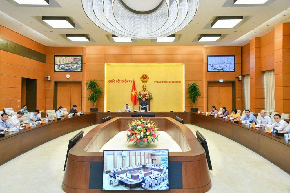 Ủy ban Thường vụ Quốc hội tổ chức phiên họp bất thường vào sáng 6/7 để xem xét quyết định điều chỉnh mức thuế bảo vệ môi trường đối với xăng, dầu, mỡ nhờn