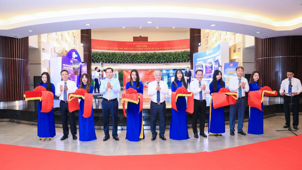 khai truong DN hang Viet