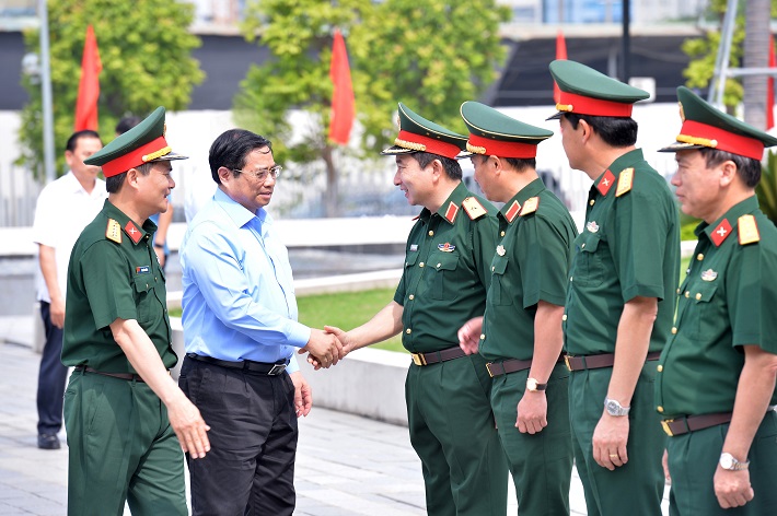 Thủ tướng ghi nhận và biểu dương sự phát triển nhanh và bền vững của Viettel, đã chuyển đổi mô hình rất thành công từ chủ yếu phục vụ quốc phòng sang mô hình lưỡng dụng, vừa phục vụ quốc phòng, vừa phát triển KT-XH hiệu quả, đúng hướng, đáp ứng yêu cầu phát triển của Link vào Cwin Cá Cược Thể Thao 2026