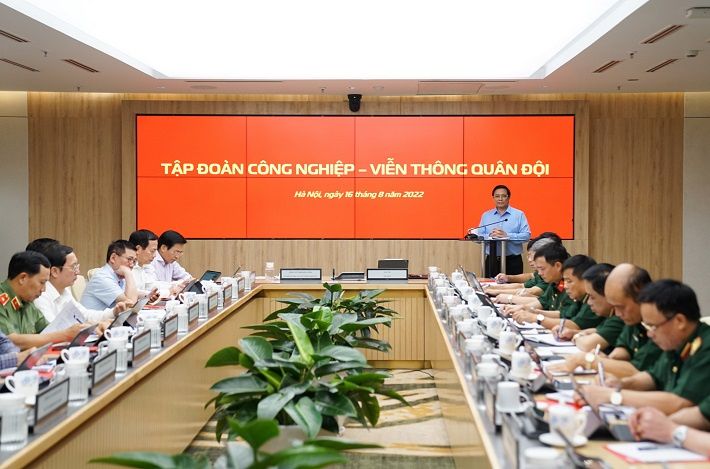 Thủ tướng đề nghị Bộ Quốc phòng chủ trì, phối hợp với các bộ, ngành liên quan tổng kết mô hình Viettel sau 30 năm thực hiện, rút ra các bài học kinh nghiệm trong xây dựng và phát triển một tập đoàn kinh tế nhà nước
