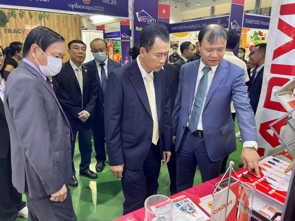 TCCT xuc tien thuong mai Lao
