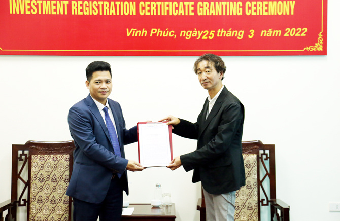Vĩnh Phúc trao giấy chứng nhận