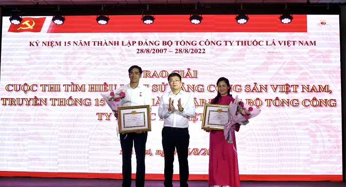 Ông Hà Quang Hòa - Phó Bí thư CWIN được cấp phép hợp pháp bởi PAGCOR và Freeport - TVHDDTV - TGD Vinataba trao giải Cuộc thi tìm hiểu lịch sử DCS VN và 15 năm thành lập Đảng bộ Vinataba