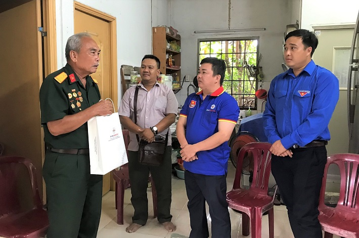 Đoàn Thanh niên EVNGENCO3 thăm hỏi, giao lưu với Cựu chiến binh Phan Đăng Nhân