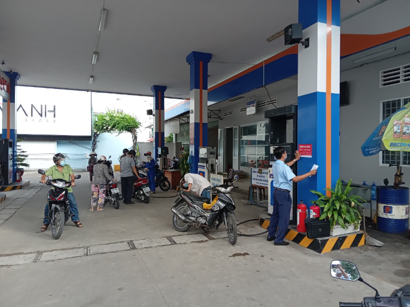 Dán số điện thoại đường dây nóng